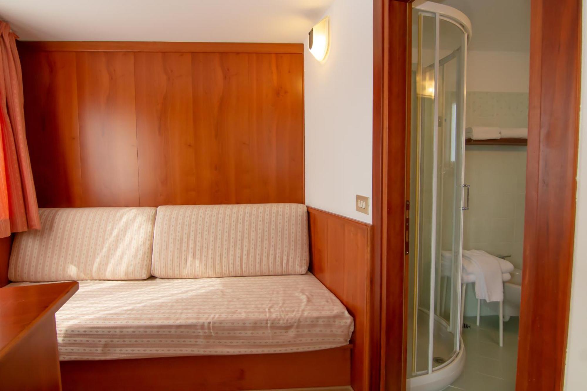 Hotel Miralago Bossico Стая снимка