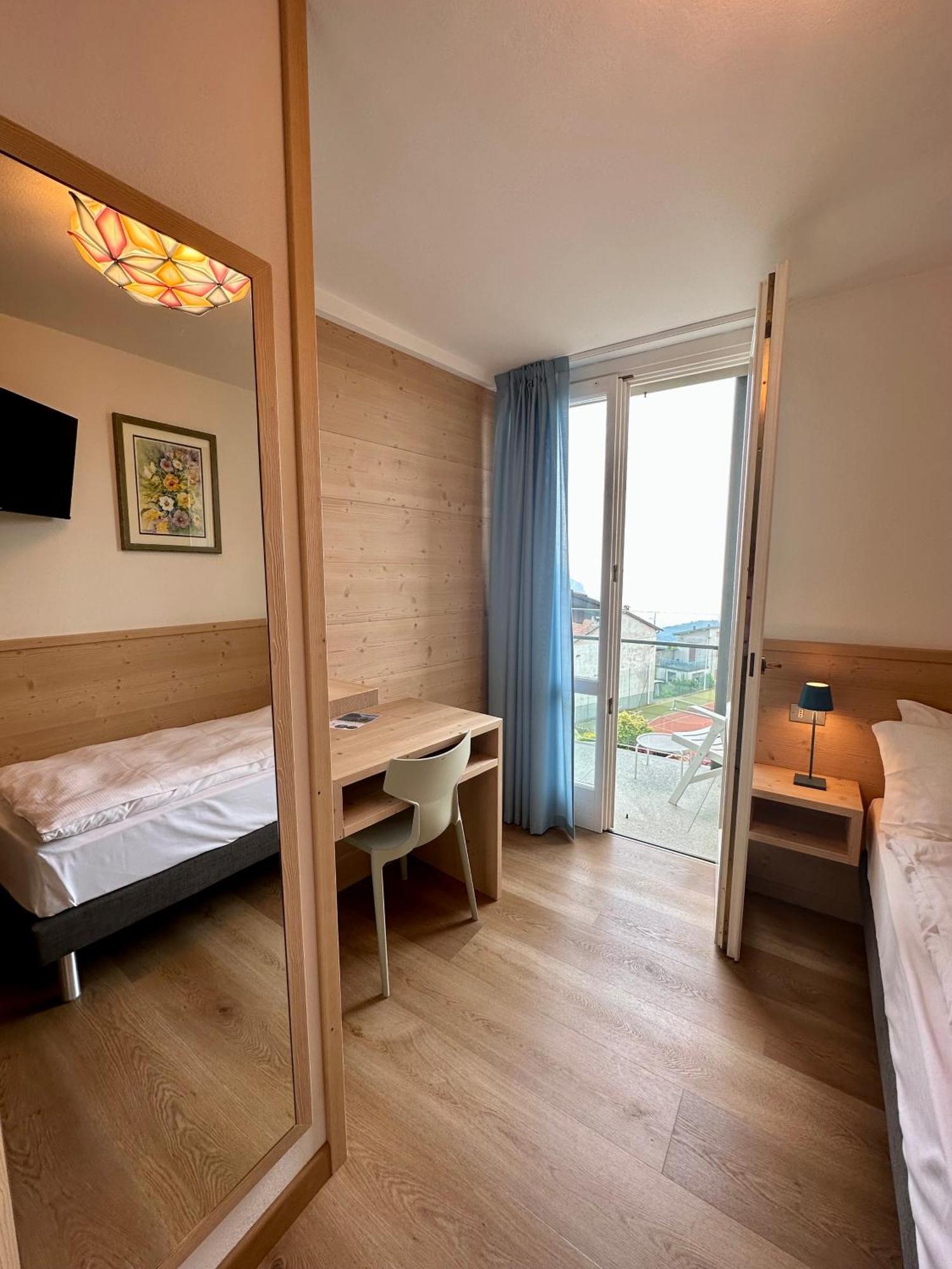 Hotel Miralago Bossico Стая снимка
