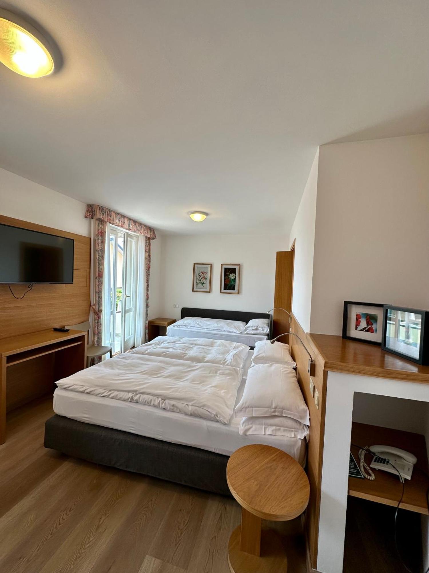 Hotel Miralago Bossico Стая снимка