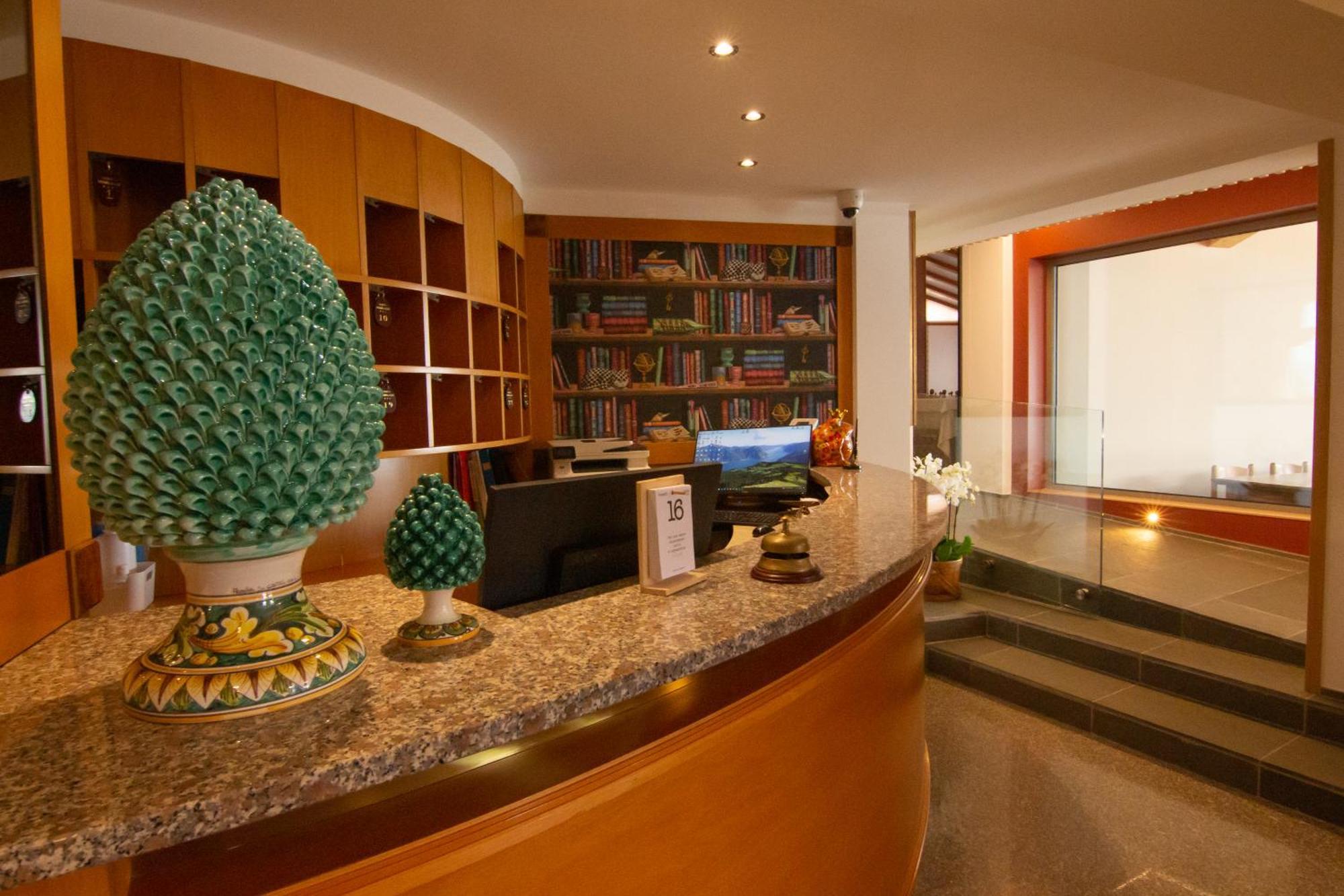 Hotel Miralago Bossico Екстериор снимка