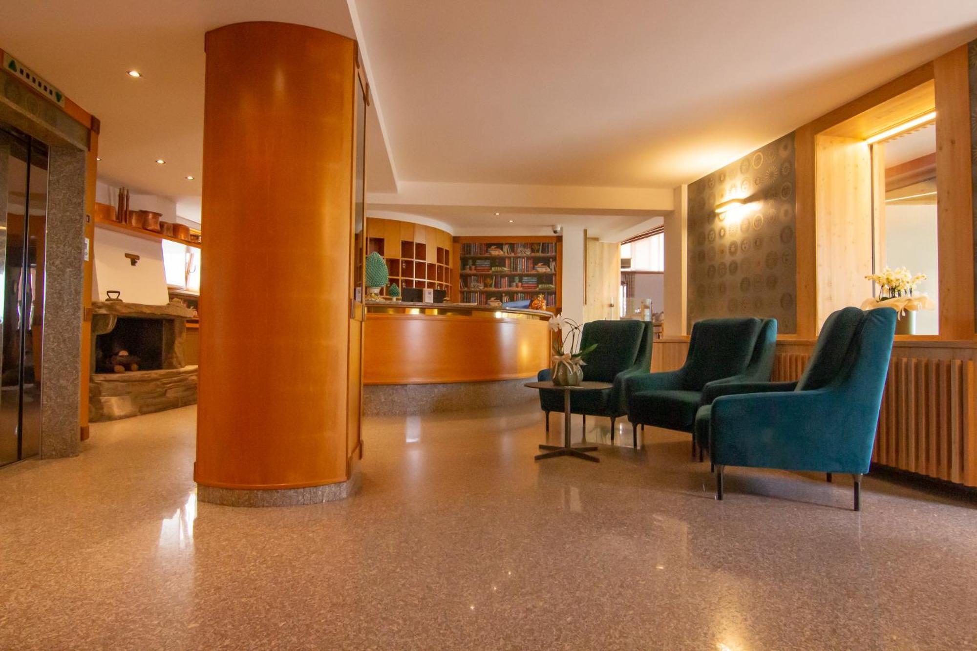 Hotel Miralago Bossico Екстериор снимка